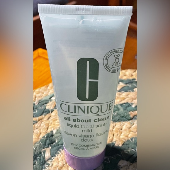 Clinique - All About Clean Liquid Facial Soap ‘Mild’ | Dry Combo Skin - 2.5oz - Picture 11 of 12
